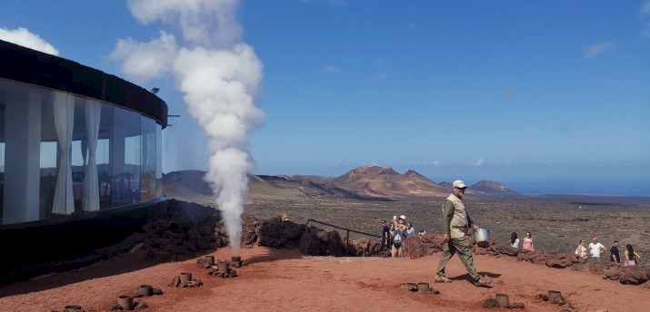 thermodynamische Shows am Restaurant El Diablo in Timanfaya