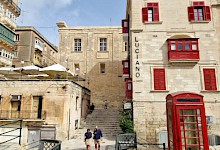 briten_auf_malta_rote_telefonzellen_in_valletta.220x150.jpg
