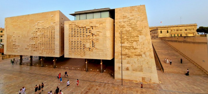 Das neue Parlamentsgebäude (2015) von Renzo Piano in Valletta