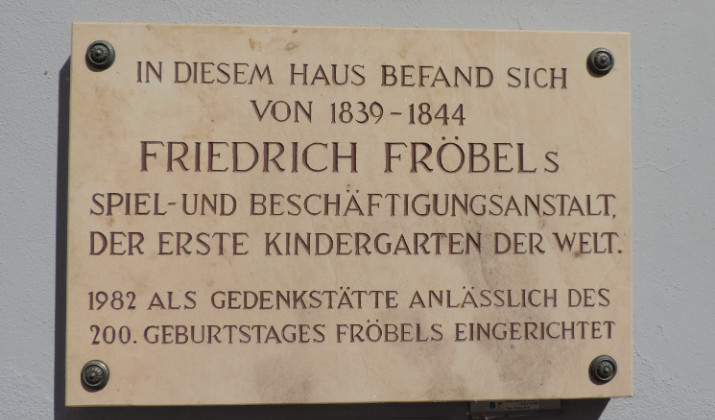 Der erste Kindergarten der Welt