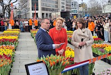 2__tulpentag_berlin_2026_a__smit-_f_giffey-_botschafterin_i_e__hester_somsen_-_foto_h__p__gaul.220x150.jpg