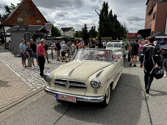 Borgward Isabella Cabriolet vor EMW 340