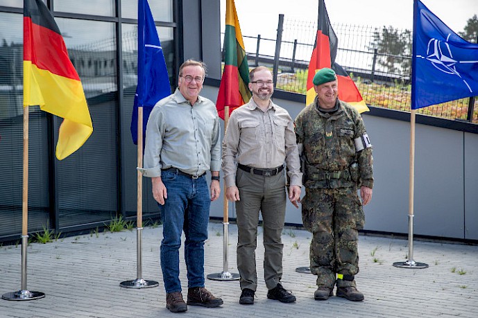 from left: Defence Ministers Boris Pistorius and Robert Kaunas, Commander General Huber Photo: Bundswehr/ Mario B&auml;hr